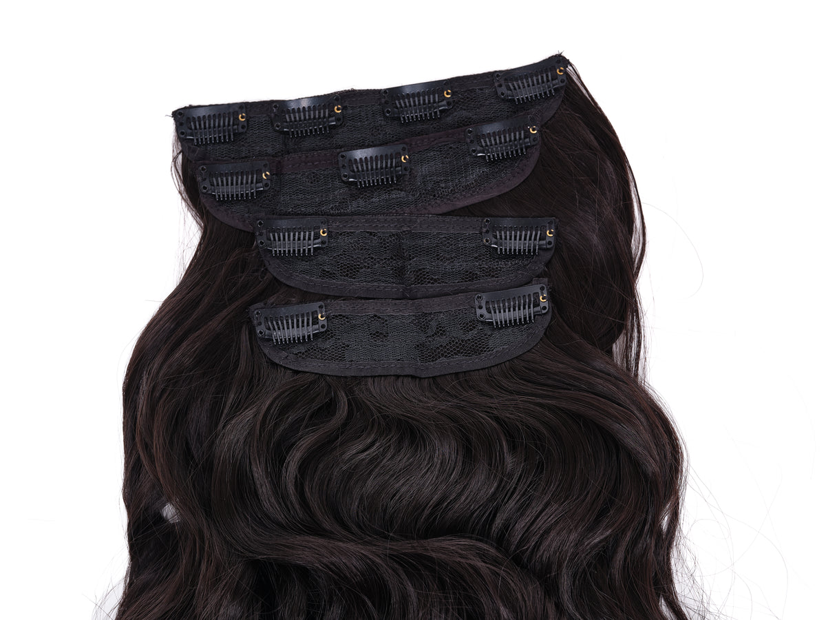 Fekete tengerparti hullámos póthaj